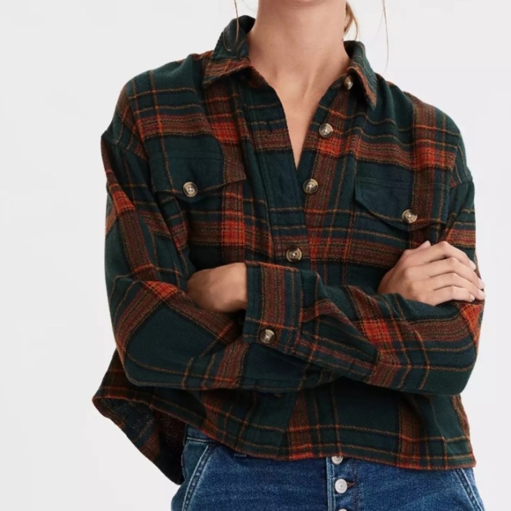 Cropped American Eagle Outfitters Dark Plaid Shirt